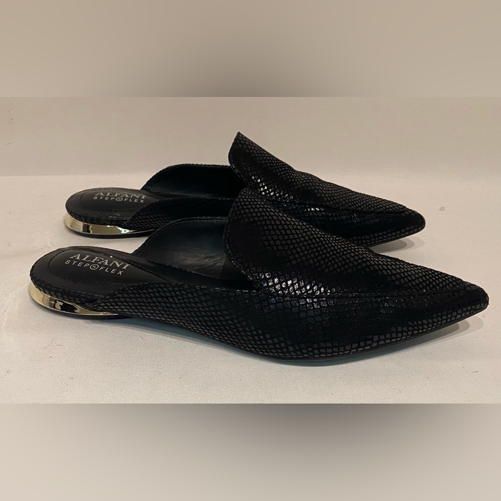 Alfani Women’s Serrise Faux Snake Skin Black Pointed
Toe Flat Mules Size 6.5M - Picture 4 of 13
